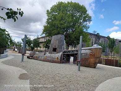 Balade à roulettes - Base sous-marine