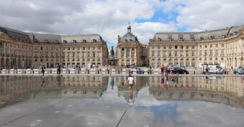 Stroll through Bordeaux