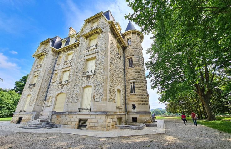 Chavat Castle and Park