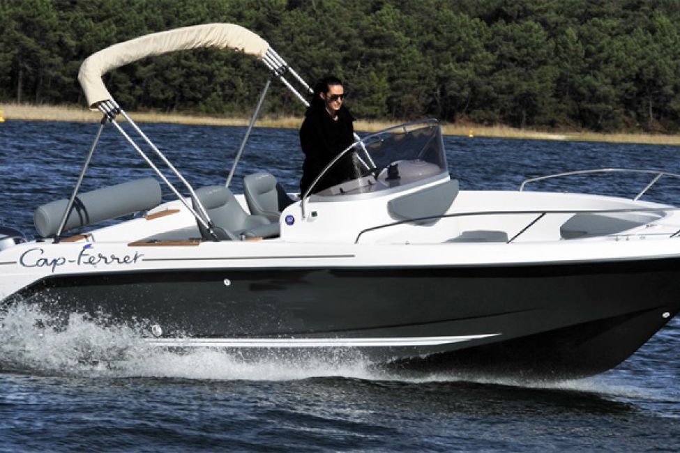 Excursion aboard the Vagabond du Lac