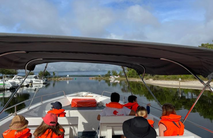 Excursion aboard the Vagabond du Lac