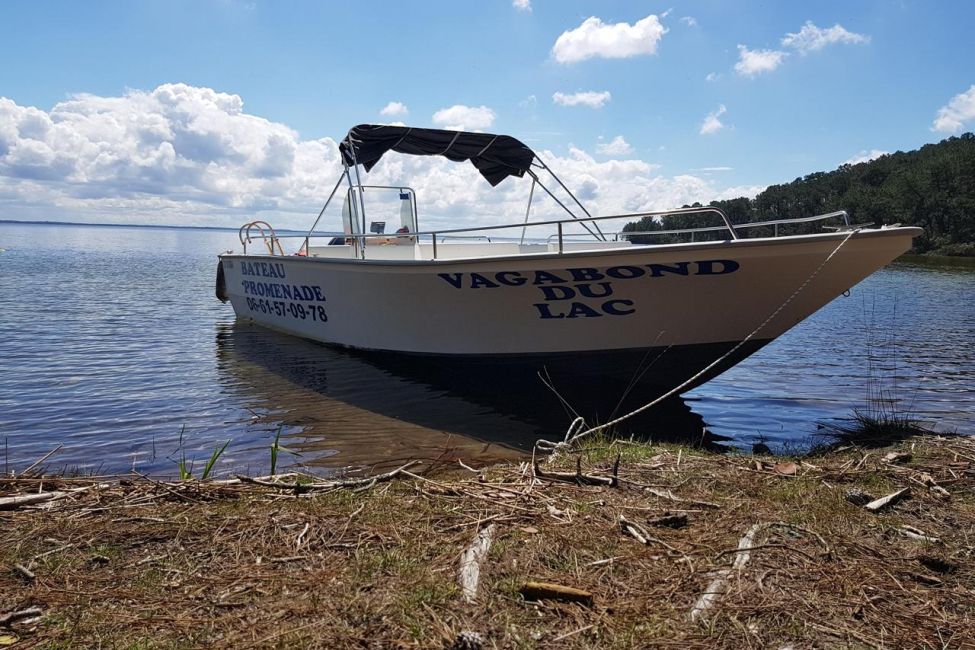 Excursion aboard the Vagabond du Lac