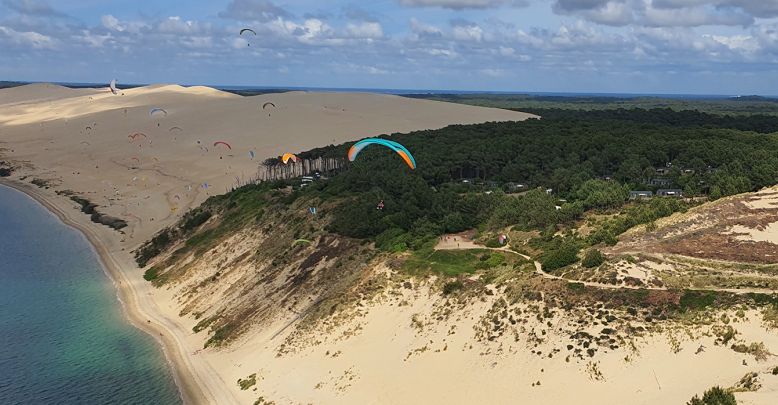 Dune Paragliding, a unique experience for a fi ...